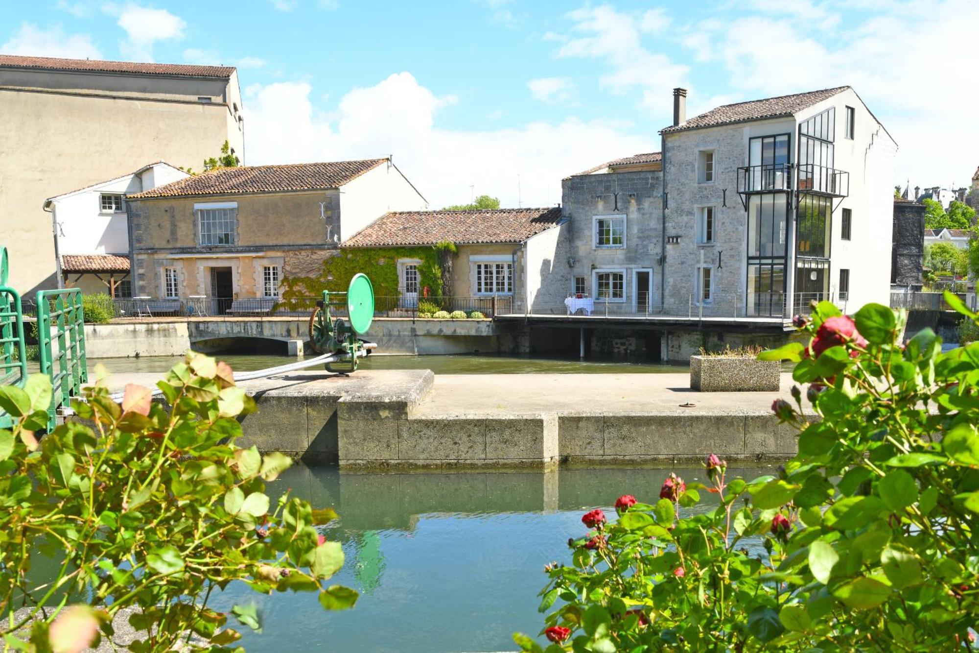 Quai 3 Loft Moderne Et Lumineux Les Pieds Dans L'Eau Apartment ชาร์แนค ภายนอก รูปภาพ